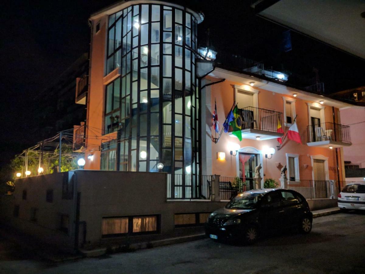 Hotel Carriera San Giovanni Rotondo Exterior foto